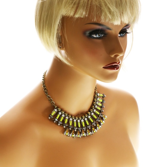 Luxury Crystal Necklace Gold/Green NWOT - Picture 3 of 3